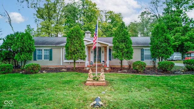 single story home featuring roof with shingles and a front yard