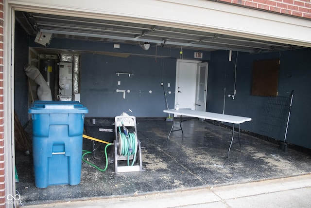 8912 Hosta Way, Indianapolis, IN 46113 - view of garage