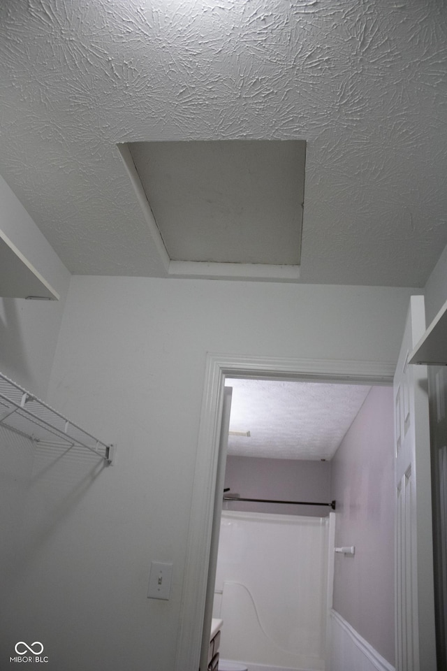 8912 Hosta Way, Indianapolis, IN 46113 - bathroom with a textured ceiling
