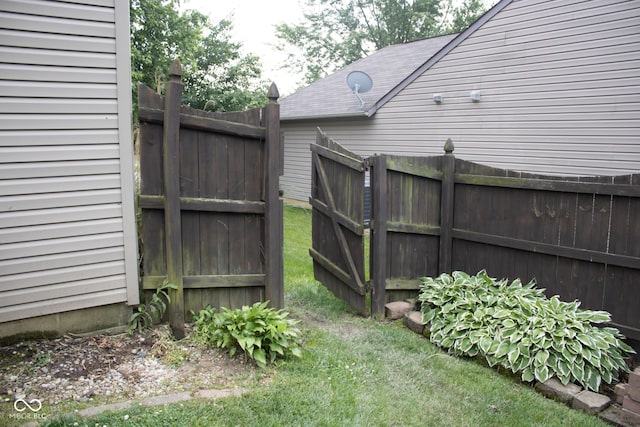 8912 Hosta Way, Indianapolis, IN 46113 - view of yard