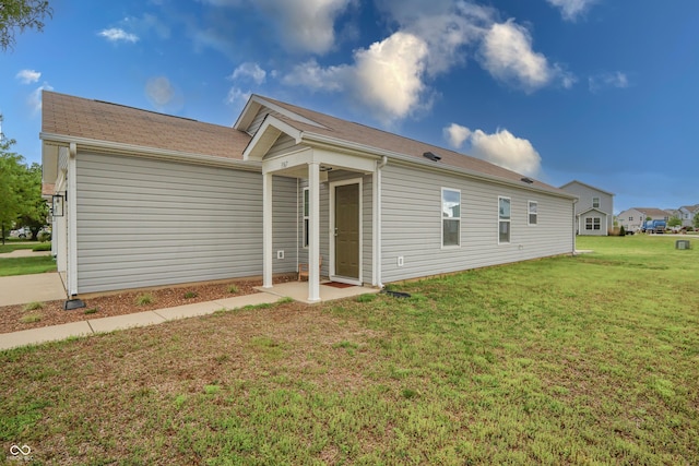 ranch-style home featuring a front yard