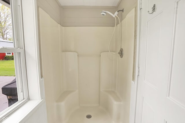 full bathroom featuring a shower