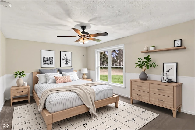 bedroom featuring baseboards and ceiling fan