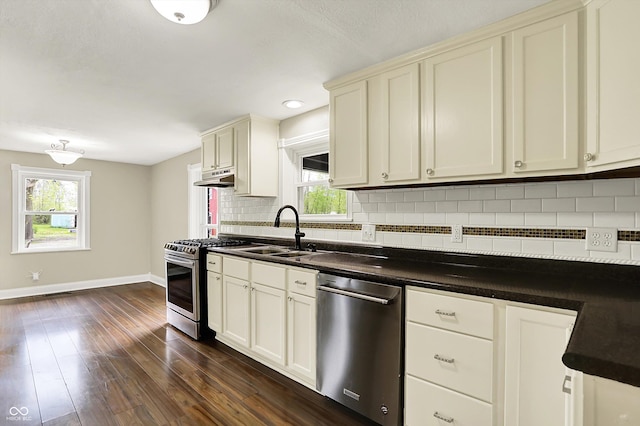 kitchen with stainless steel appliances, a sink, baseboards, plenty of natural light, and recessed lighting