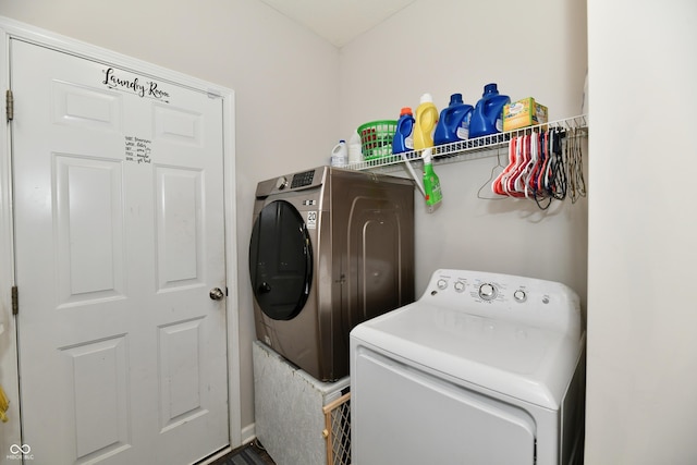 laundry room with laundry area and washer and clothes dryer