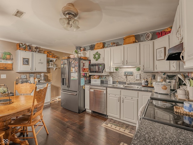 632 Woodside Ct, Seymour, IN 47274 - kitchen with visible vents, white cabinetry, under cabinet range hood, a sink, and appliances with stainless steel finishes