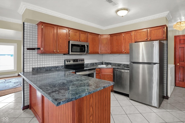 5027 E 40th St, Indianapolis, IN 46226 - kitchen with appliances with stainless steel finishes, dark countertops, a sink, a peninsula, and backsplash