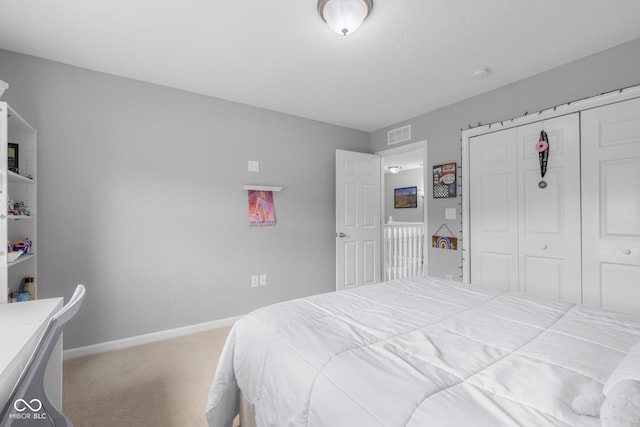 bedroom featuring carpet floors, baseboards, visible vents, and a closet