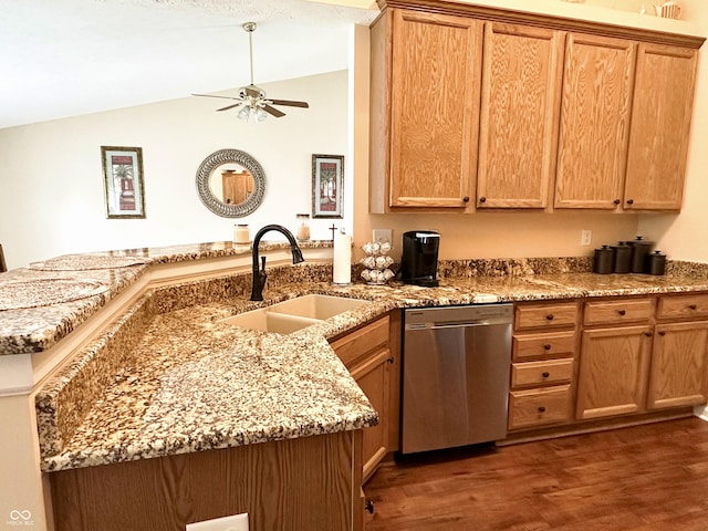 kitchen featuring ceiling fan, a sink, dishwasher, wood finished floors, and vaulted ceiling