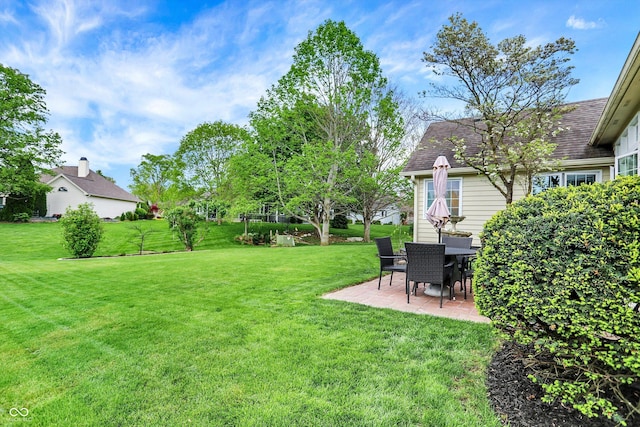 view of yard featuring a patio