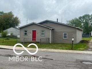 1710 S Birch St, Muncie, IN 47302 - view of front of house featuring fence