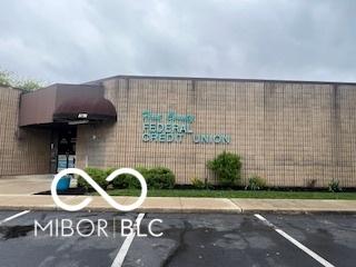 1710 S Birch St, Muncie, IN 47302 - view of uncovered parking lot