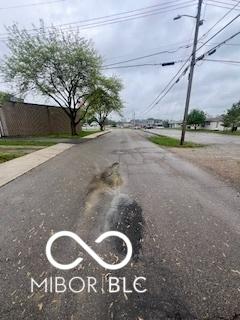 1710 S Birch St, Muncie, IN 47302 - view of street with street lights
