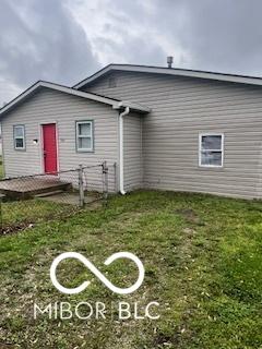 1710 S Birch St, Muncie, IN 47302 - back of property with a yard