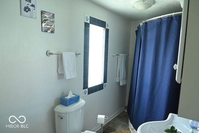 bathroom featuring a shower with shower curtain, a textured ceiling, and a wealth of natural light