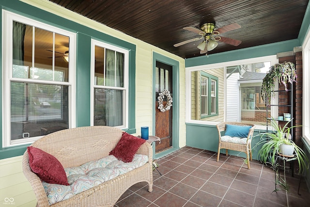 sunroom featuring a ceiling fan