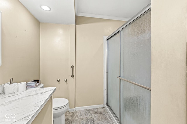 315 W High St, Pendleton, IN 46064 - bathroom featuring a stall shower, toilet, baseboards, vanity, and crown molding