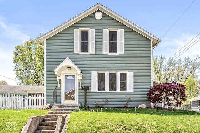 315 W High St, Pendleton, IN 46064 - traditional-style home with entry steps