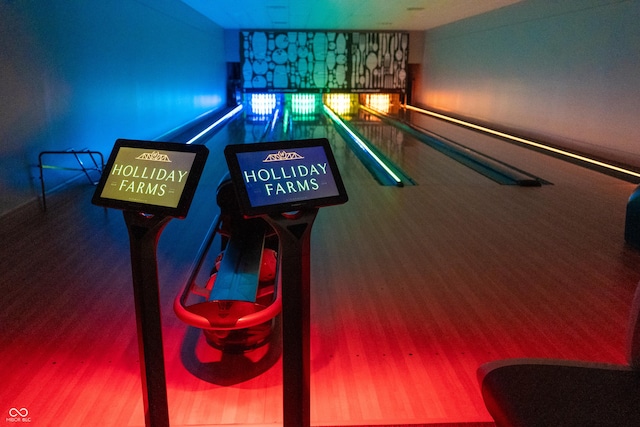 11064 Hamilton Run, Zionsville, IN 46077 - rec room featuring a bowling alley