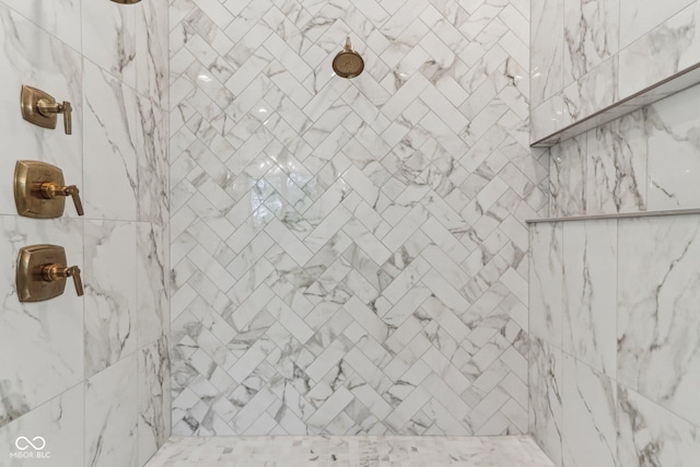 11064 Hamilton Run, Zionsville, IN 46077 - bathroom featuring tiled shower