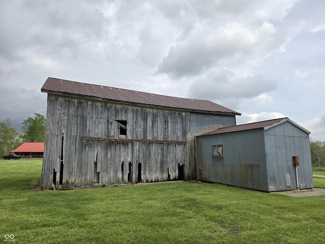 view of outdoor structure with an outbuilding