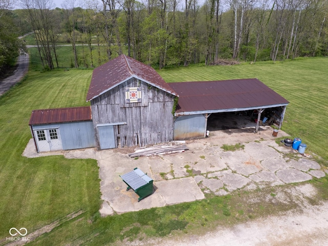 view of outdoor structure featuring an outbuilding