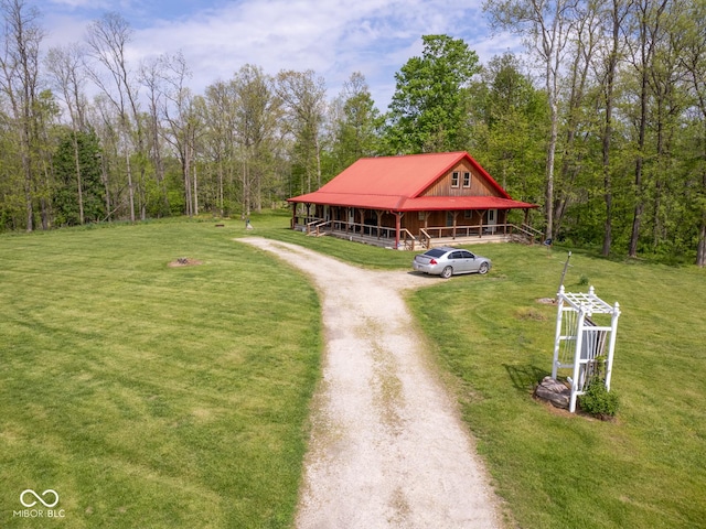 view of dirt / gravel driveway