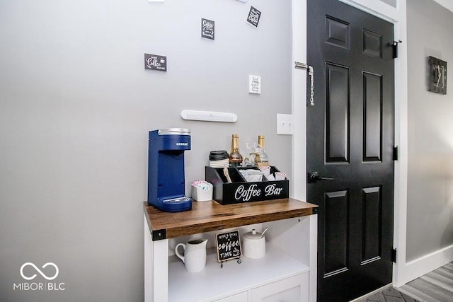 entryway featuring baseboards