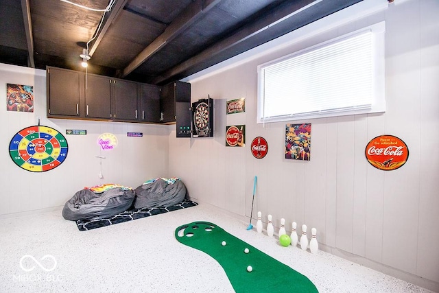 game room featuring speckled floor