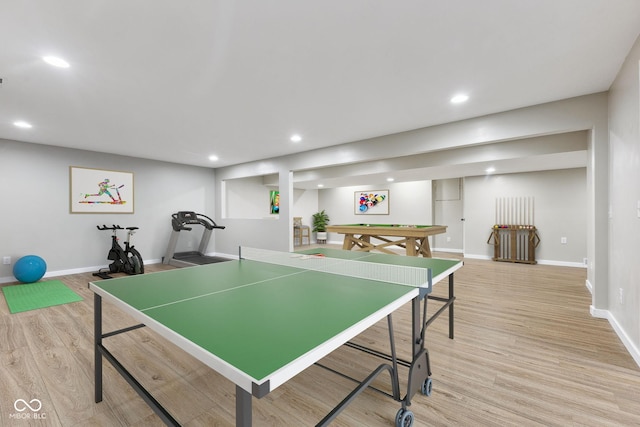 playroom with light wood-style floors, recessed lighting, and baseboards