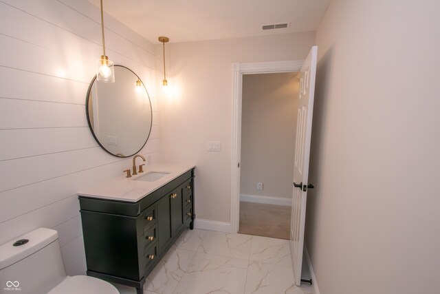 12520 E Stanley Rd, Selma, IN 47383 - bathroom featuring visible vents, vanity, baseboards, toilet, and marble finish floor