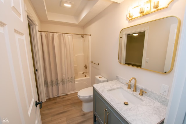 12520 E Stanley Rd, Selma, IN 47383 - full bath featuring a raised ceiling, shower / tub combo with curtain, vanity, toilet, and wood finished floors