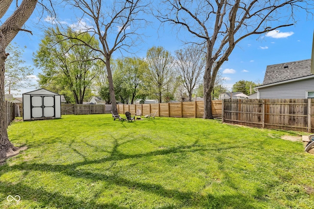 view of yard featuring a fenced backyard, an outdoor structure, and a storage shed