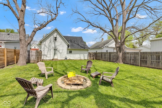 view of yard featuring a fenced backyard and an outdoor fire pit