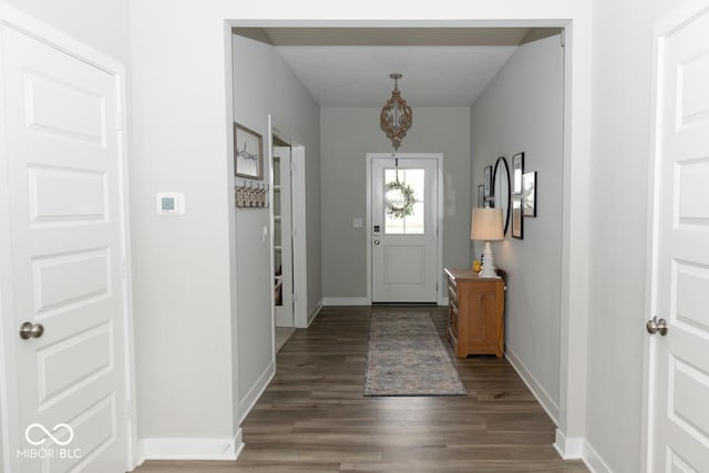 9176 Springbrook Dr, Pendleton, IN 46064 - foyer entrance featuring wood finished floors and baseboards