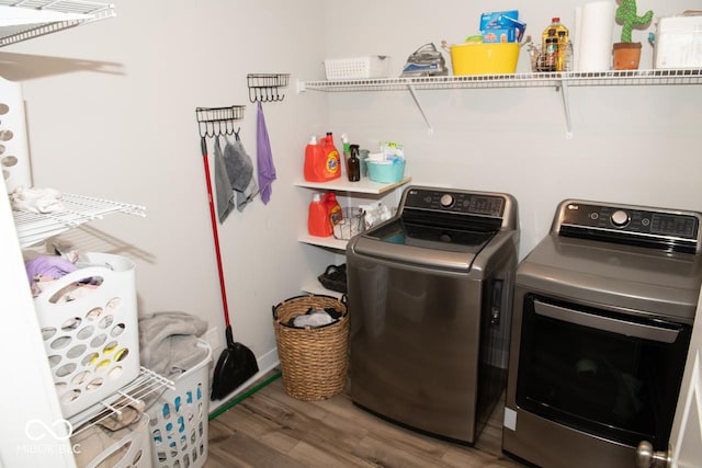 9176 Springbrook Dr, Pendleton, IN 46064 - laundry room featuring washer and clothes dryer and wood finished floors