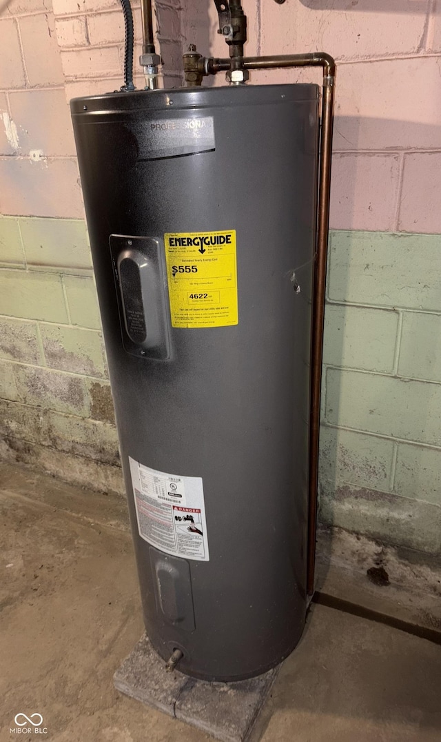 155 N Franklin Rd, Indianapolis, IN 46219 - utility room featuring electric water heater