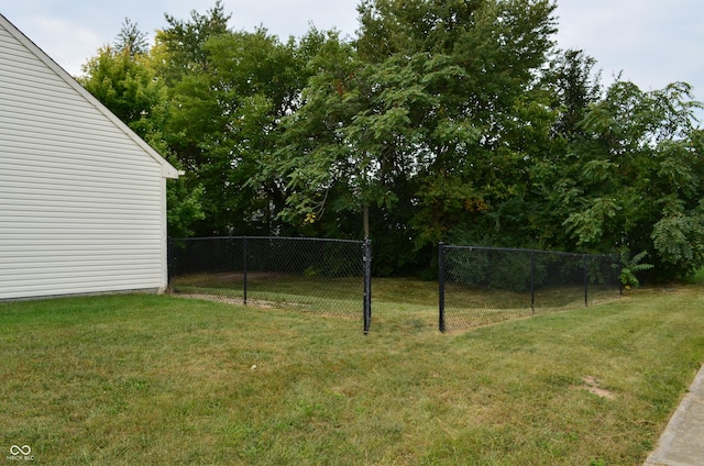 5708 Outer Bank Rd, Indianapolis, IN 46239 - view of yard