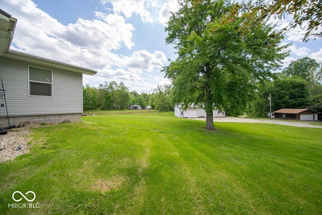 11815 E Pocahontas Dr, Greencastle, IN 46135 - view of green lawn