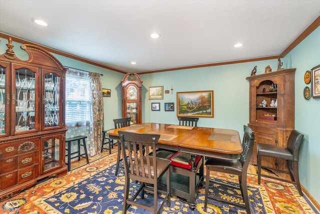 dining space featuring crown molding, recessed lighting, and wood finished floors