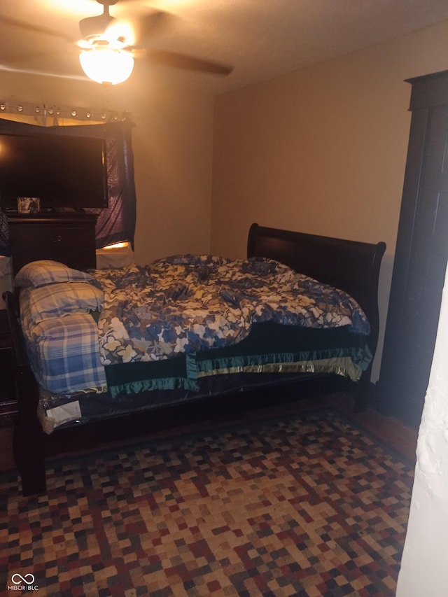 bedroom featuring a ceiling fan