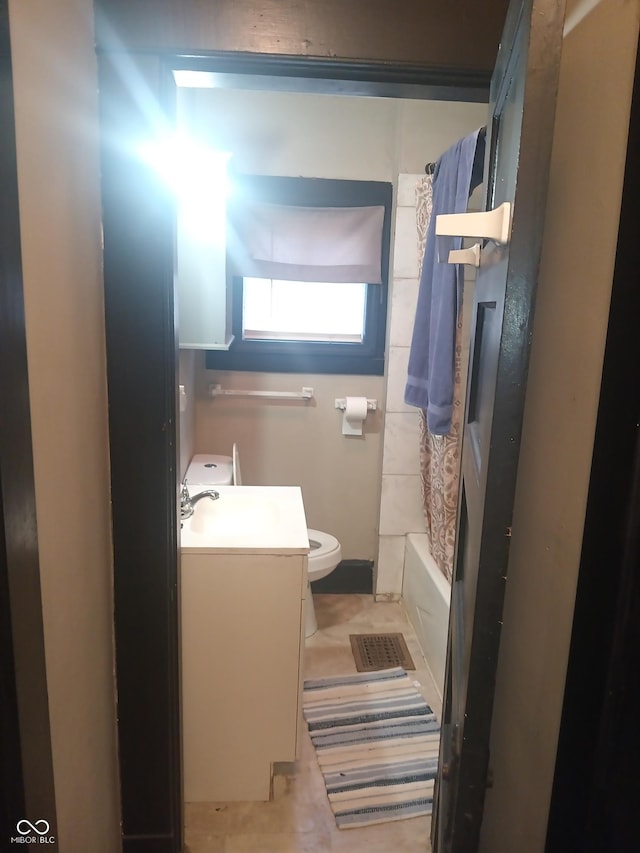 full bath with shower / bath combo with shower curtain, toilet, and vanity