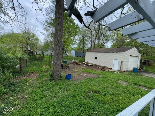 view of yard featuring an outbuilding and a detached garage