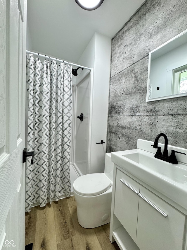 bathroom featuring vanity, toilet, wood finished floors, and a shower with curtain