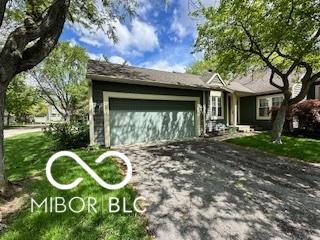 view of front facade featuring driveway and a garage