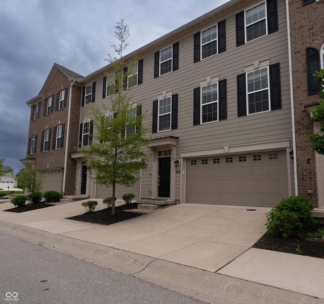 14226 Frostburg Dr, Carmel, IN 46033 - photo 2