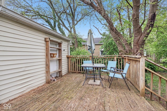 deck featuring outdoor dining space