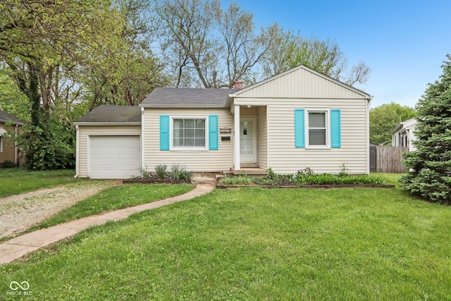 view of front of house featuring a front yard, fence, dirt driveway, and a garage