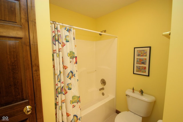full bath with toilet and shower / tub combo with curtain