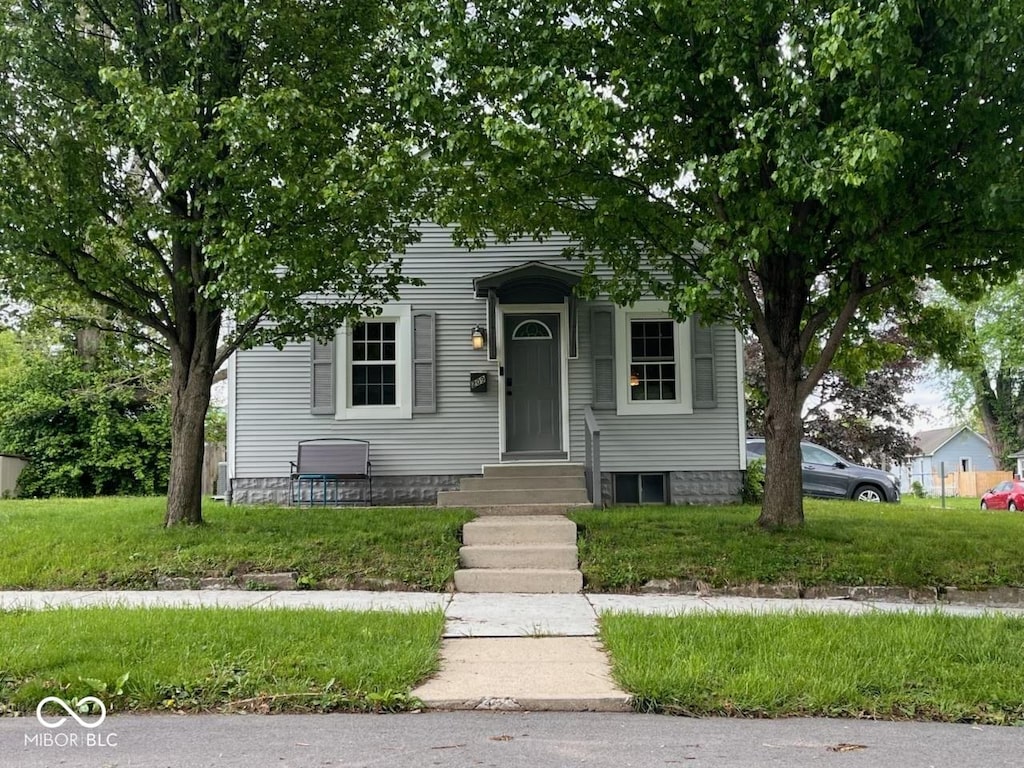 209 N Lincoln St, Martinsville, IN 46151 - view of front of home with entry steps